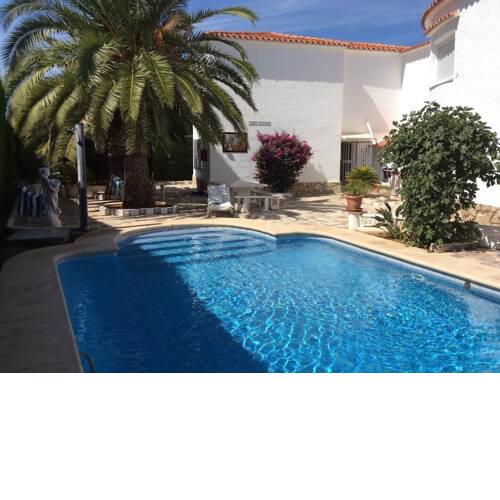 Bungalow 90m2, airco 2, Pool 5x10, Sandy Beach 200m, Wifi, Carport for 2 cars.