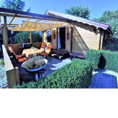 Beautiful Bungalow Located in Am Salzhaff with Garden