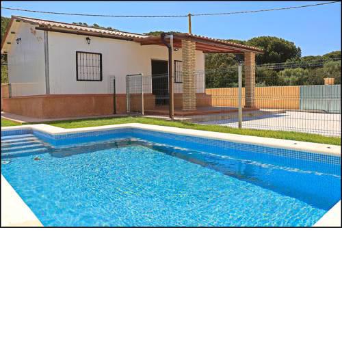 Bungalow en Conil con piscina