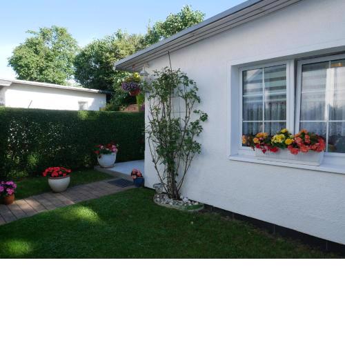 Bungalow Rarek "20 Gehmin vom Ostseestrand"