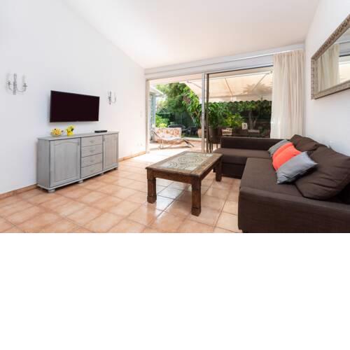 Bungalow with private garden 100m from the beach