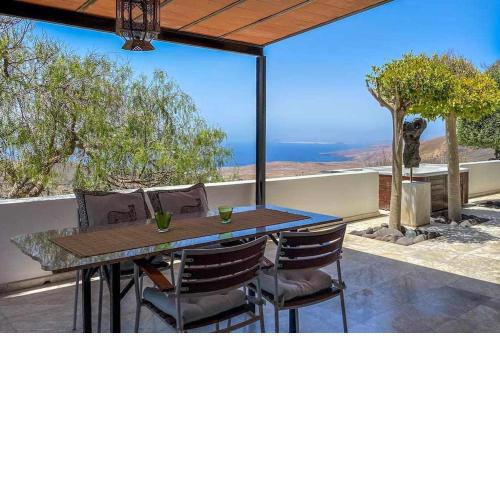 Bungalow with spectacular views of the island and of the Atlantic Ocean