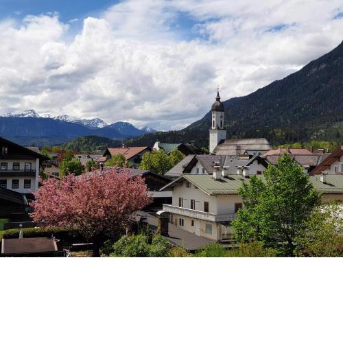 Bunter Hirsch Ferienwohnung im Garmischer Zentrum