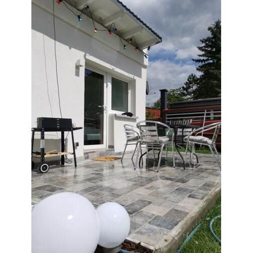 Cabin by the Lake, 2 Rooms, AC, Playground, Terrace - am Grimnitzee