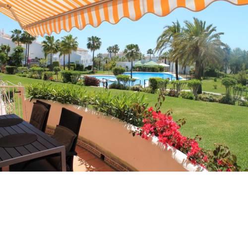 Cabopino Apartment Sleeps 2 with Pool Air Con and WiFi