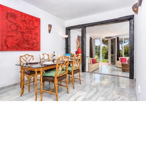 Cabopino Apartment Sleeps 4 Pool Air Con WiFi