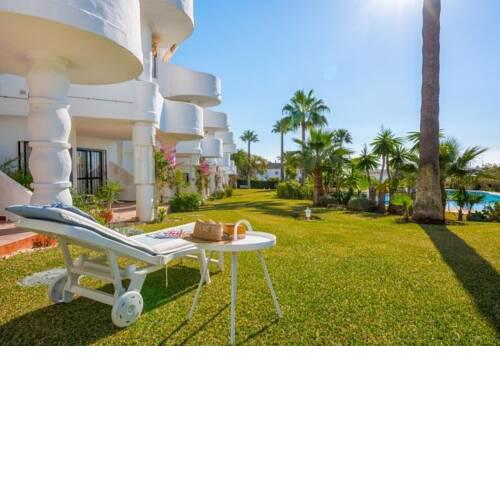 Cabopino Apartment Sleeps 4 Pool Air Con WiFi