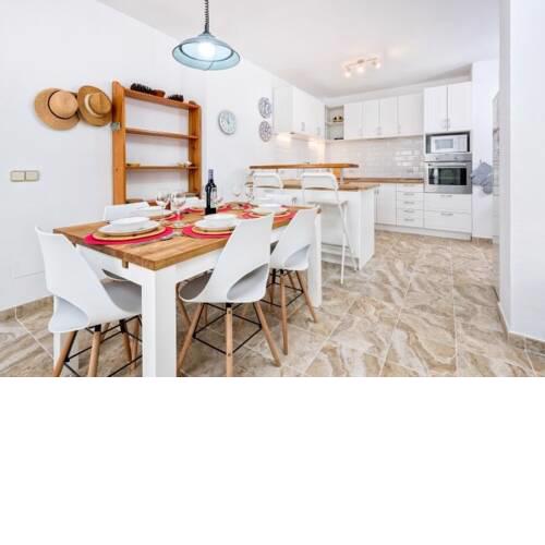 Cabopino Apartment Sleeps 4 Pool Air Con WiFi