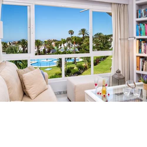 Cabopino Apartment Sleeps 5 Pool Air Con WiFi
