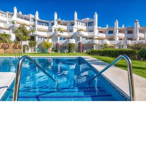 Cabopino Apartment Sleeps 6 Pool Air Con WiFi