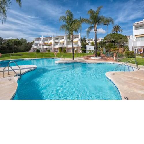Cabopino Apartment Sleeps 6 with Pool Air Con and WiFi