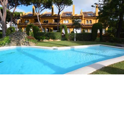 Cabopino Villa Sleeps 9 Pool Air Con WiFi