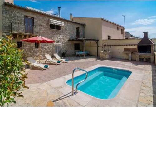 Cal Caminer Casa rural con piscina y barbacoa