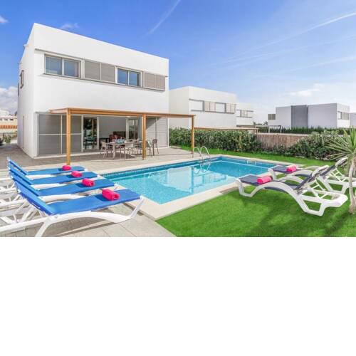 Cala en Bosch Villa Sleeps 8 with Pool Air Con and WiFi