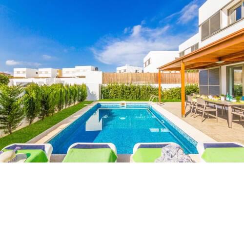 Cala en Bosch Villa Sleeps 8 with Pool Air Con and WiFi