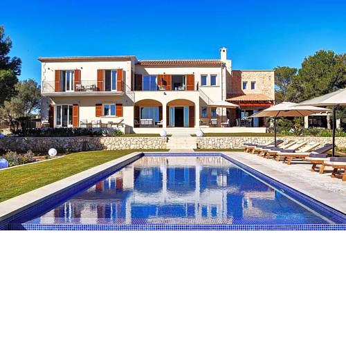 Cala Murada Villa Sleeps 12 with Pool Air Con and WiFi