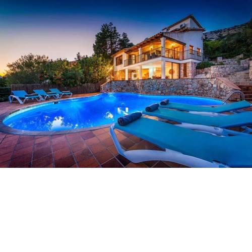 Cala San Vicente Villa Sleeps 6 Pool Air Con WiFi