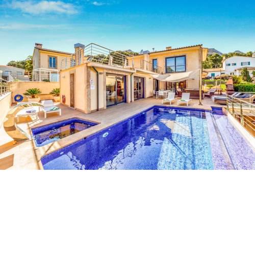 Cala San Vicente Villa Sleeps 8 Pool Air Con WiFi