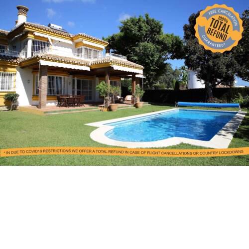 ''CALAHONDA'' Villa con Piscina y Jardines Privados