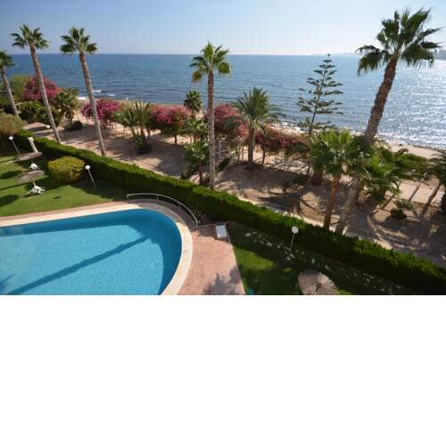 Calareal ref 211 ap 4 pers, planta 3, 2 dormitorios, 2 baños, aire acondicionado, wifi, piscina, garaje, primera linea de la playa