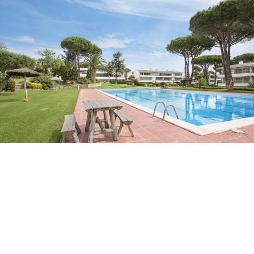 Calella de Palafrugell Apartment Sleeps 4 with Pool and WiFi