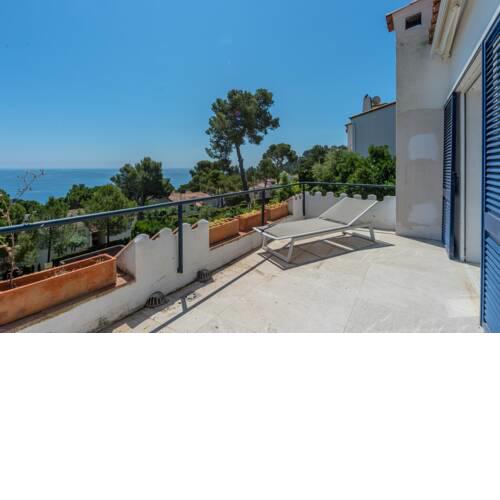 Calella de Palafrugell Holiday Home Sleeps 6 with Pool Air Con and WiFi