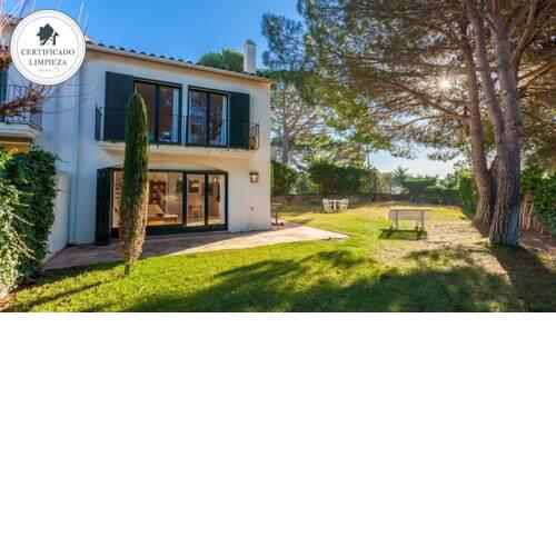 Calella de Palafrugell Holiday Home Sleeps 6