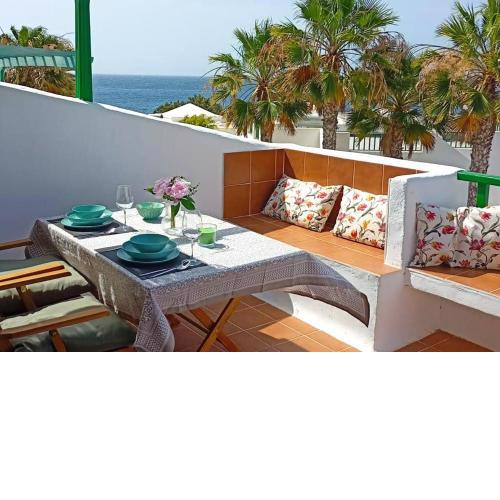 Calypso, apartamento completo con vistas al mar y a la piscina en Costa Teguise