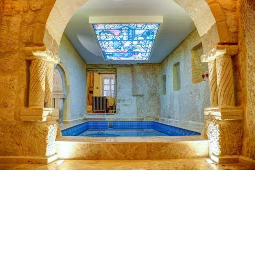 Calypso Cave Suites