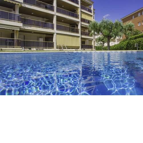 Cambrils con jardín y piscina en recinto cerrado