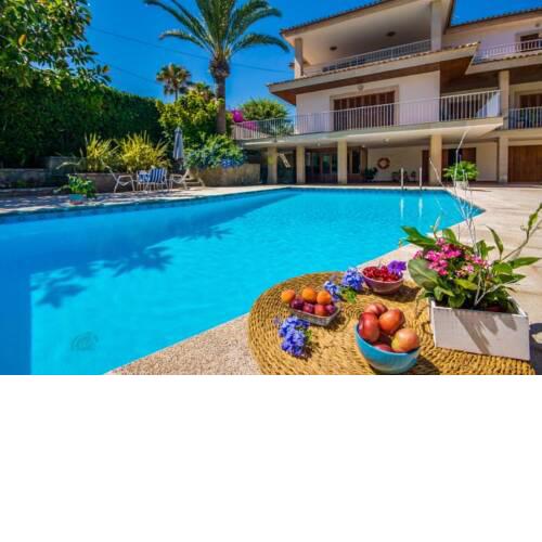 Can Picafort Holiday Home Sleeps 6 with Pool Air Con and WiFi