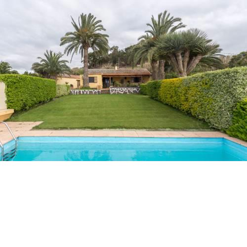 Canarian farm with pool Los Paredones