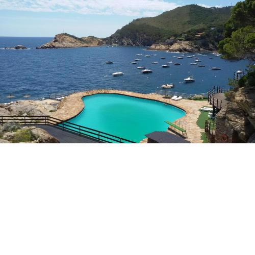 CAP SA SAL BEGUR primera línea de mar con terraza