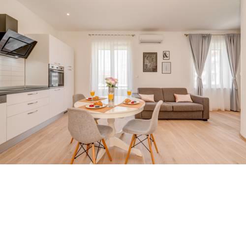CAPITAL Apartments and Rooms