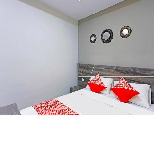Capital O 91407 Kb Luxury Hostel