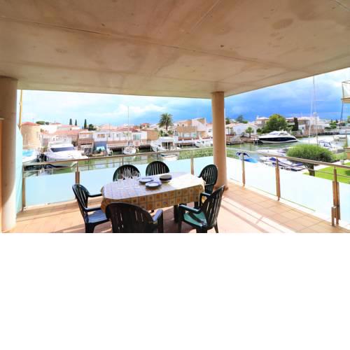 CAPMESTRAL 1A-Apartamento con piscina y parking en Roses