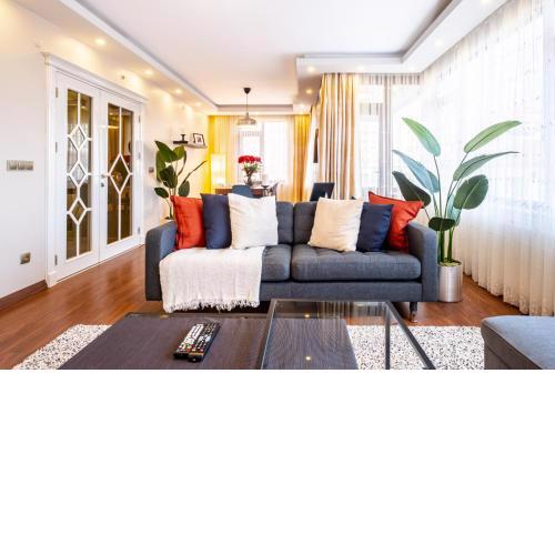 Captivating Flat with Balcony near Besiktas Pier