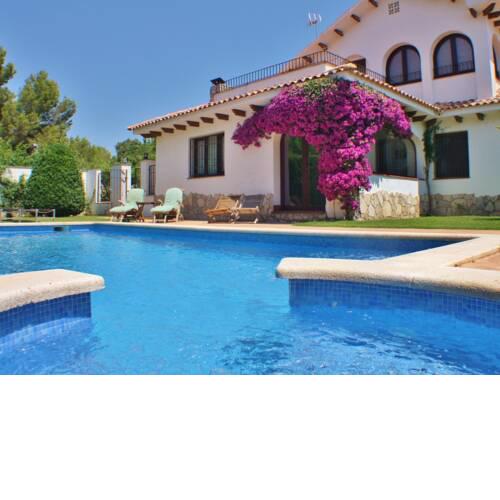 Captivating Villa in El Vendrell with Swimming Pool