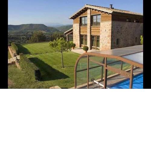 Cardona Villa Sleeps 9 with Pool and Air Con