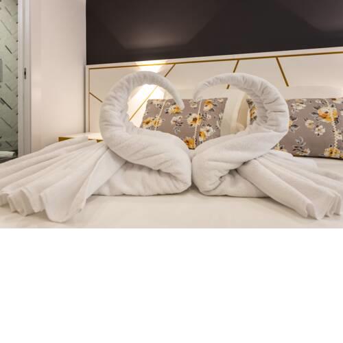 CARRERA DE LA VIRGEN- LUXURY & COMFORT