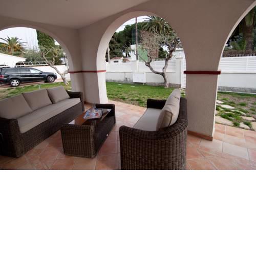 Casa 2 dormitorios a pie del mar con su jardin y parking