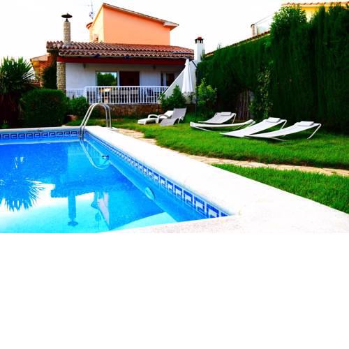 Casa 4 dormitorios con amarre y piscina privados ref 346