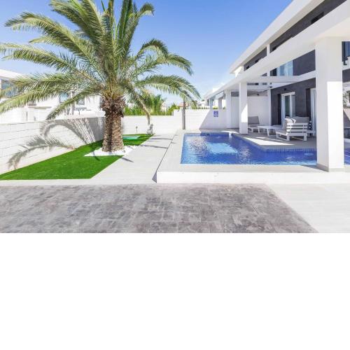Casa Bos Dolphin Pool Jacuzzi 6P