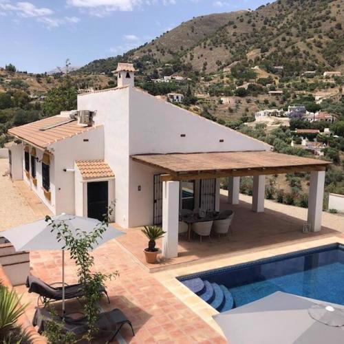 Casa Calmante - Stunning 3-bedroom Villa with Private Pool