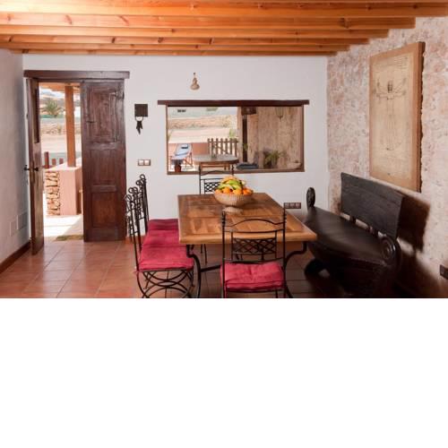 CASA CANARIA CON PISCINA CLIMATIZADA