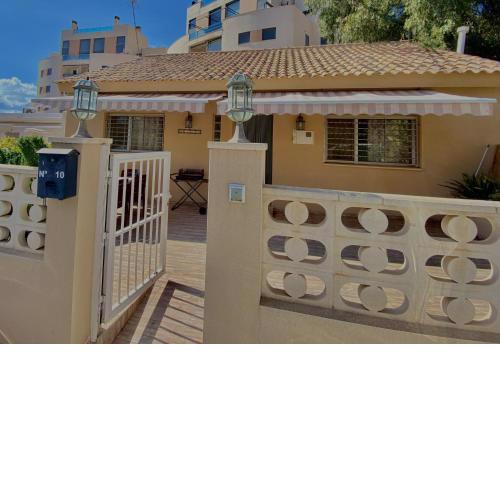 Casa Carlos 3 Bed 2 Bath 1 min walking to the beach