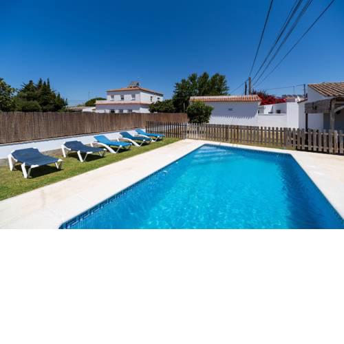 Casa Carlos con Piscina Privada en Conil