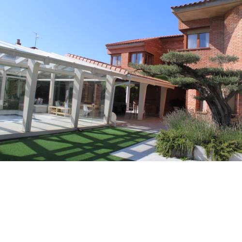 Casa Chalet Apartamentos Teruel con Encanto 4 Piscina y Jardin comun para los dos apartamentos