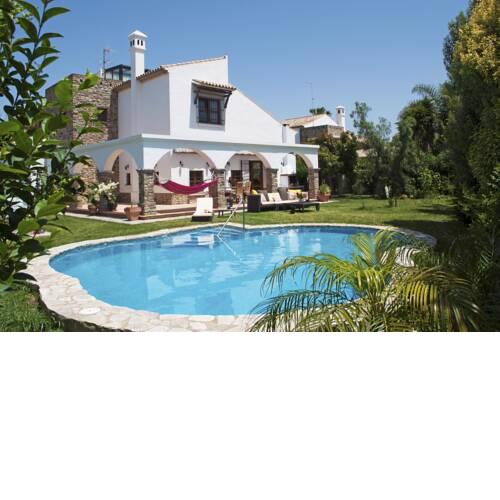 CASA-CHALET CON JARDÍN Y PISCINA, - SOLO PARA FAMILIAs