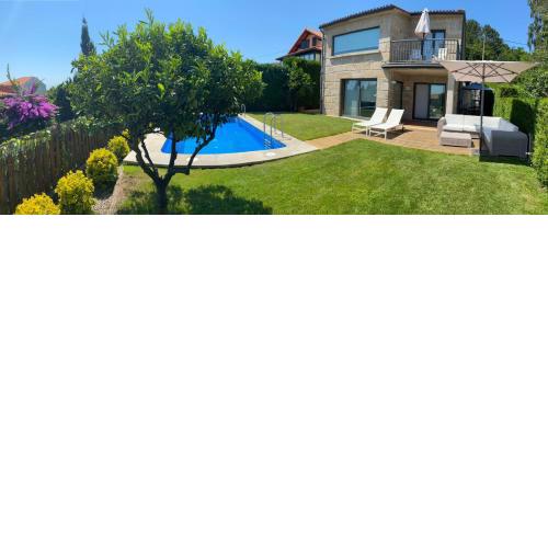 Casa completa con piscina a 12 minutos andando del centro de Sanxenxo, playa Silgar.